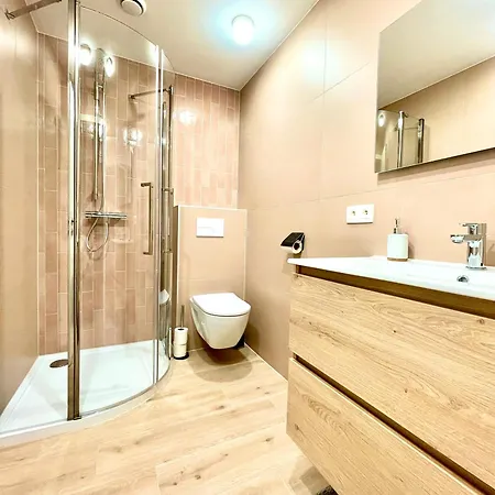 Le Quartier General Des Amis Бастонь